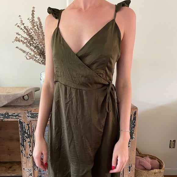 Silk green wrap dress - Picture 2 of 3